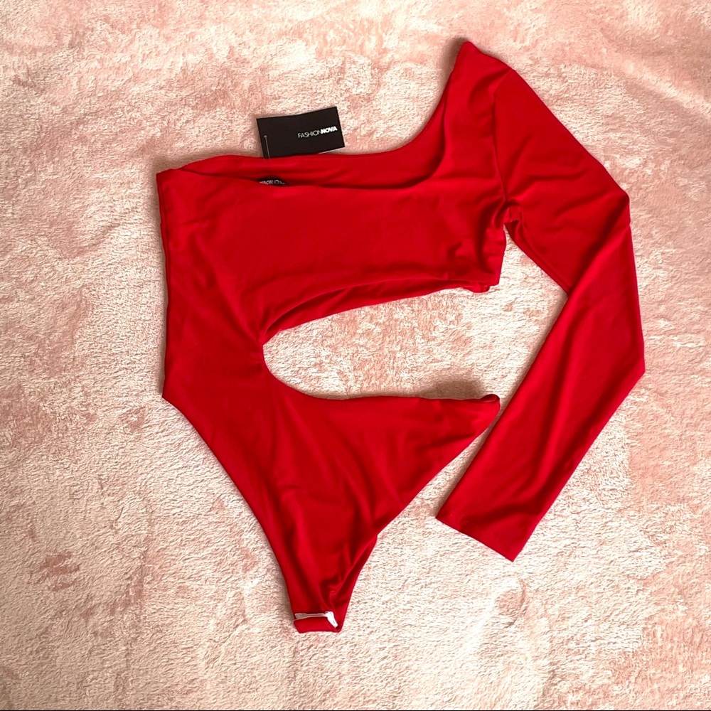NWT Fashion Nova One Shoulder Cut Out Bodysuit Red - Picture 5 of 5